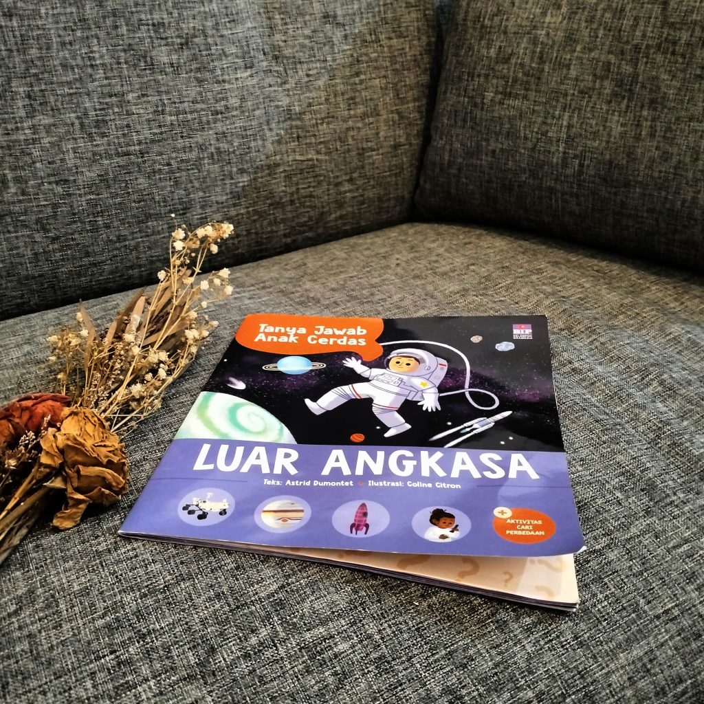 Review Buku Tanya Jawab Anak Cerdas: Luar Angkasa