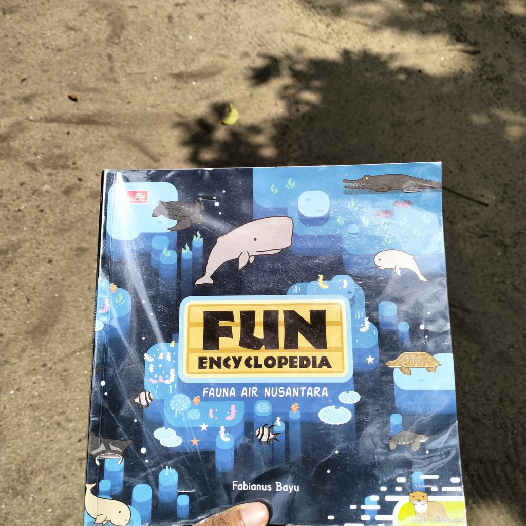 Review Buku Fun Encyclopedia -Fauna Air Nusantara-