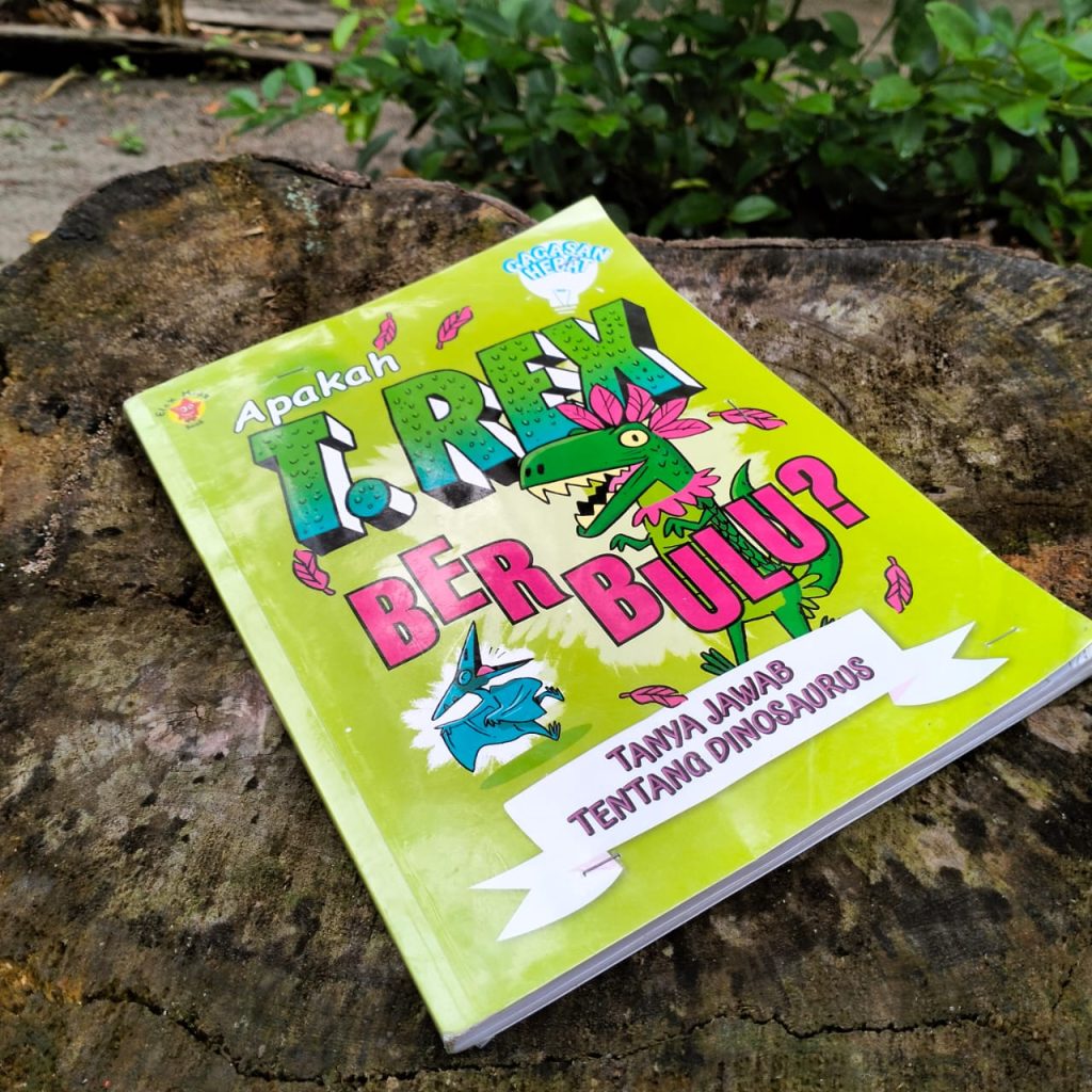 Review Buku Apakah T-Rex Berbulu?