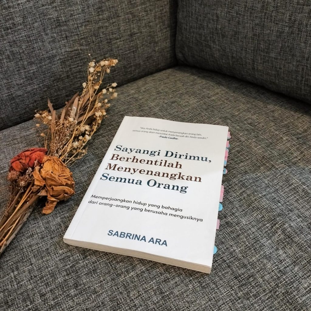 Review Buku Sayangi Dirimu, Berhentilah Menyenangkan Semua Orang