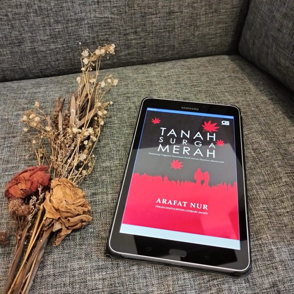Review Buku Tanah Surga Merah