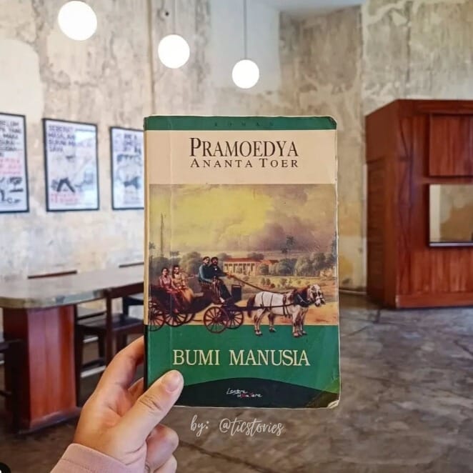 Review Buku Bumi Manusia by @ticstories