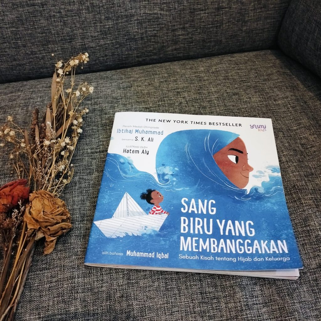 Review Buku Sang Biru yang Membanggakan