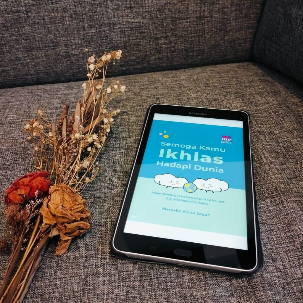 Review Buku Semoga Kamu Ikhlas Hadapi Dunia