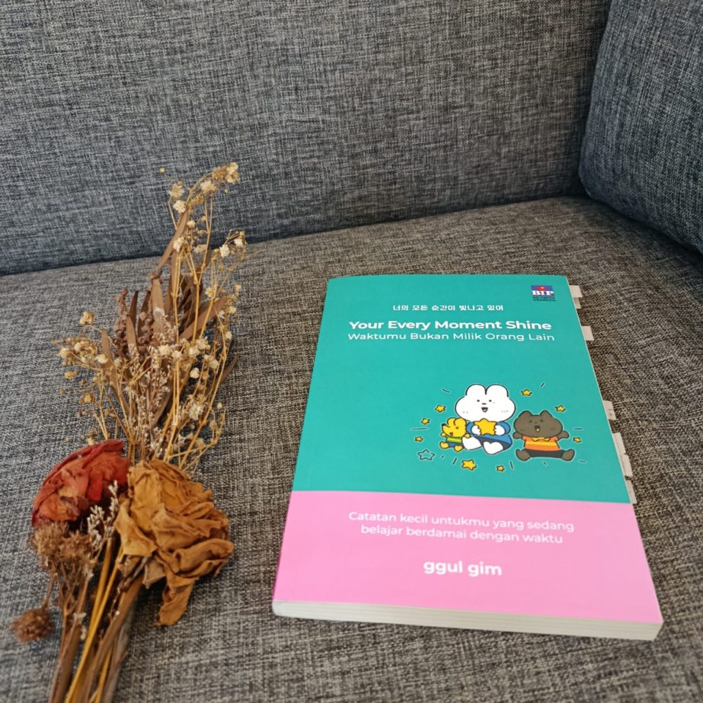 Review Buku Your Every Moment Shine: Waktumu Bukan Milik Orang Lain