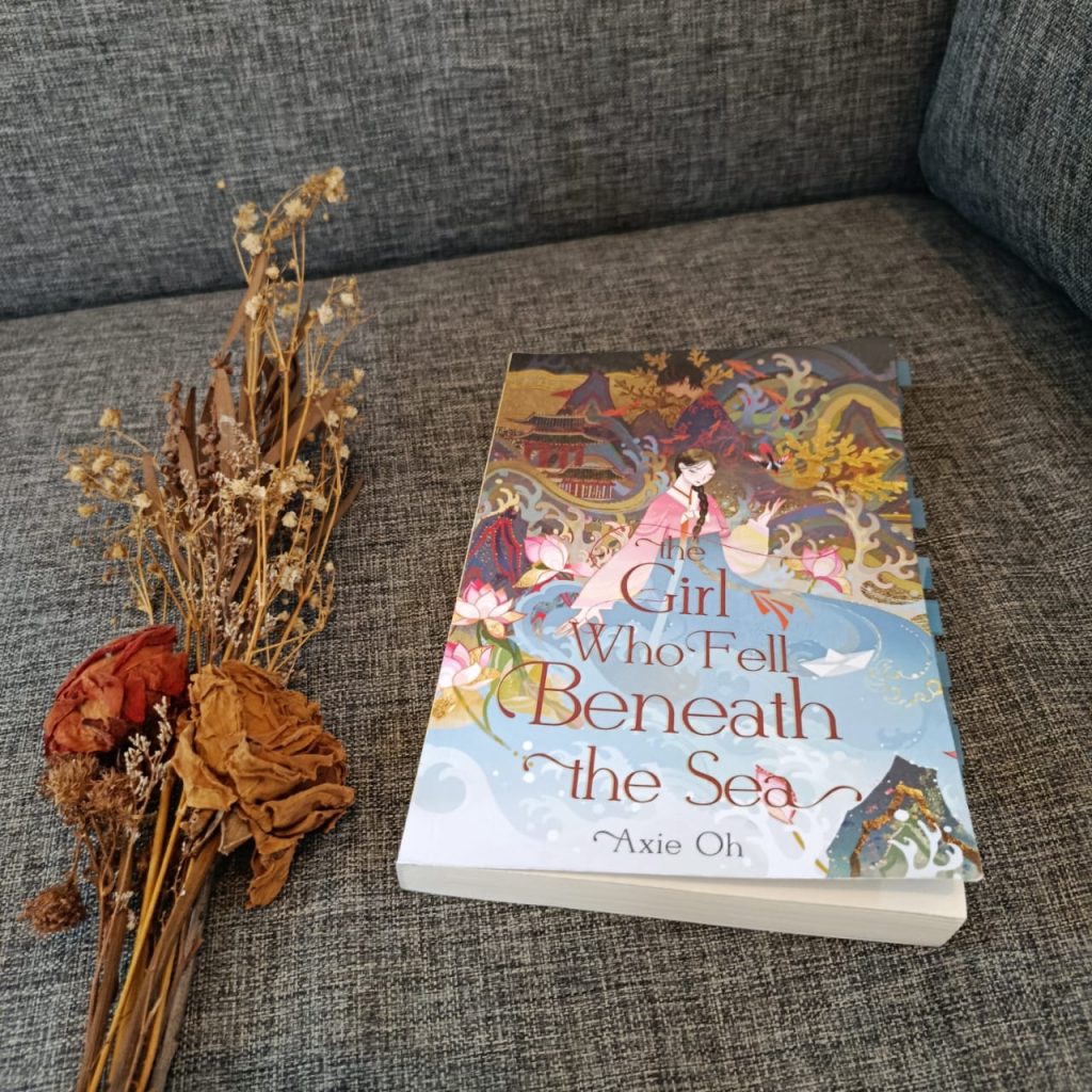 Review Buku The Girl Who Fell Beneath The Sea