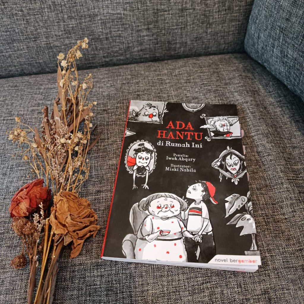 Review Buku Ada Hantu di Rumah Ini