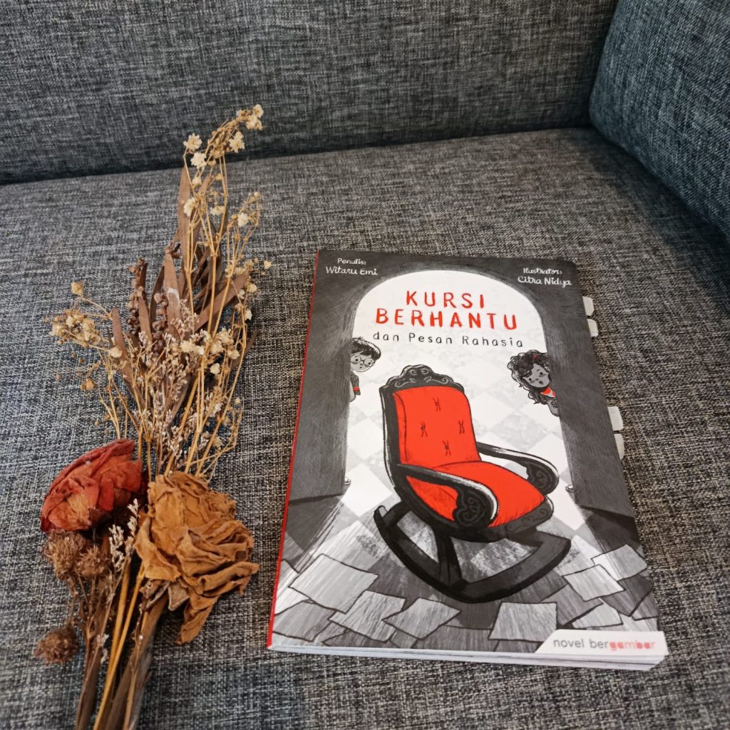 Review Buku Kursi Berhantu dan Pesan Rahasia